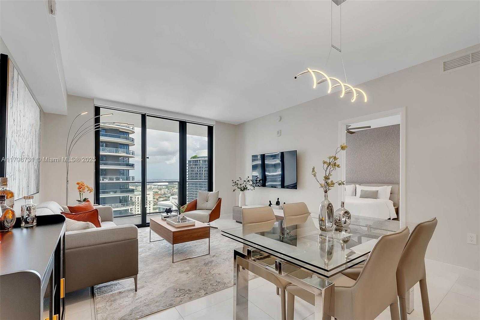 Small Image of 1010 BRICKELL AVE #4309, Miami Number 3