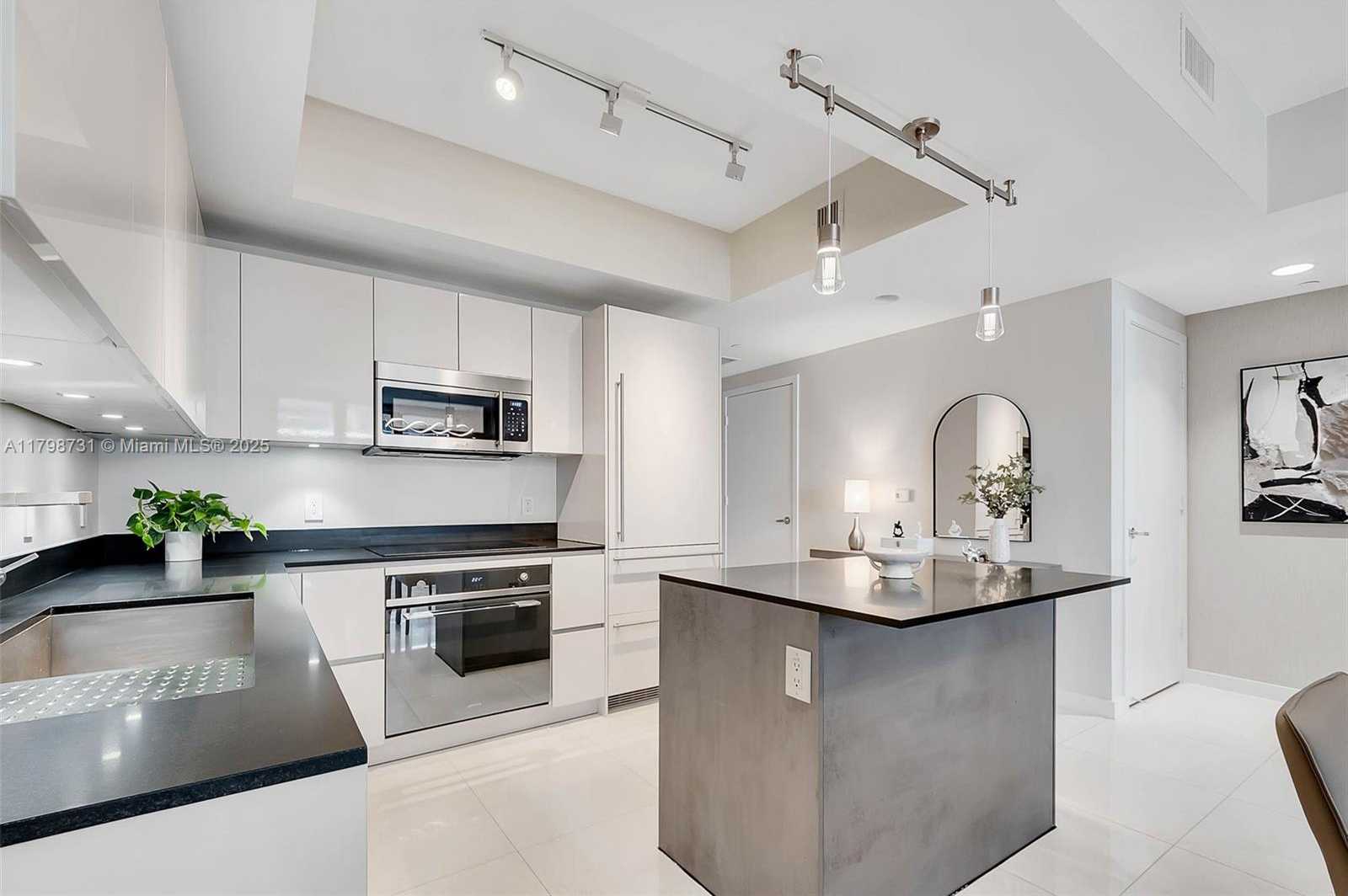 Small Image of 1010 BRICKELL AVE #4309, Miami Number 9