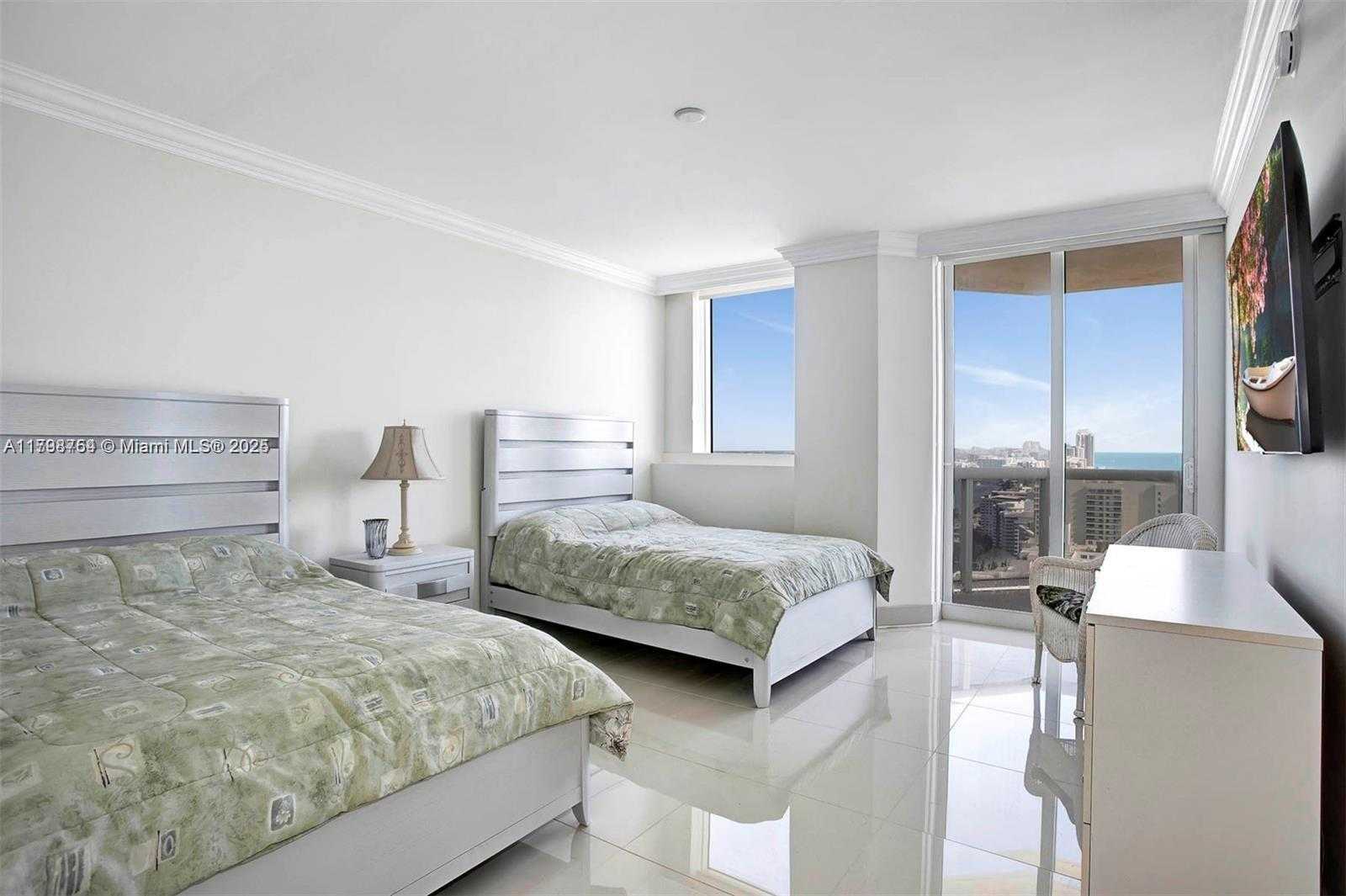 Small Image of 4779 Collins Ave, Miami Beach, FL 33140, USA Number 10