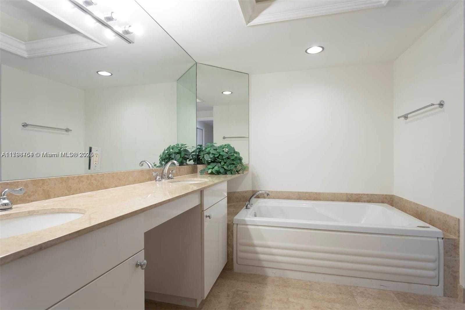 Small Image of 4779 Collins Ave, Miami Beach, FL 33140, USA Number 12