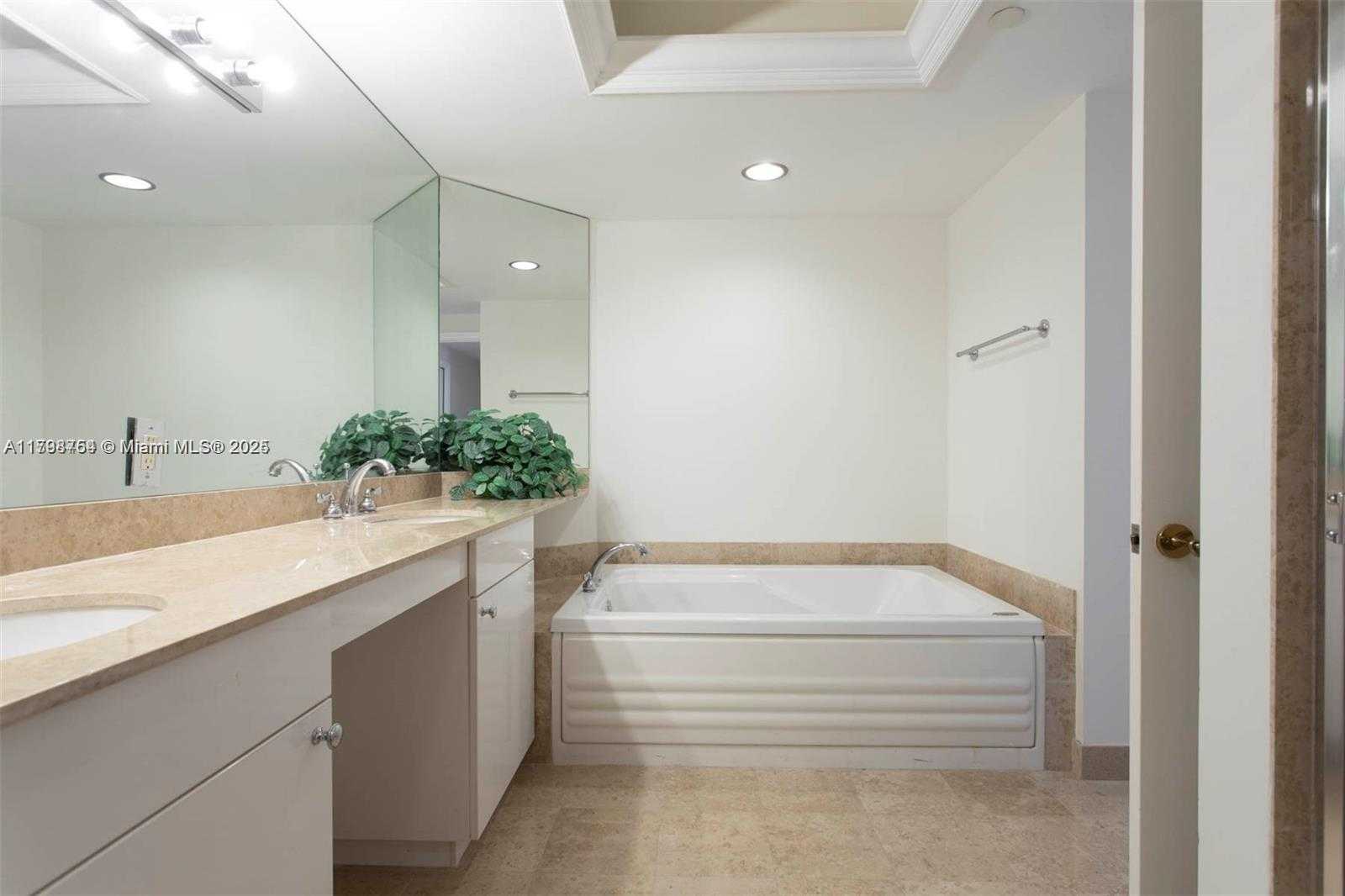 Small Image of 4779 Collins Ave, Miami Beach, FL 33140, USA Number 13