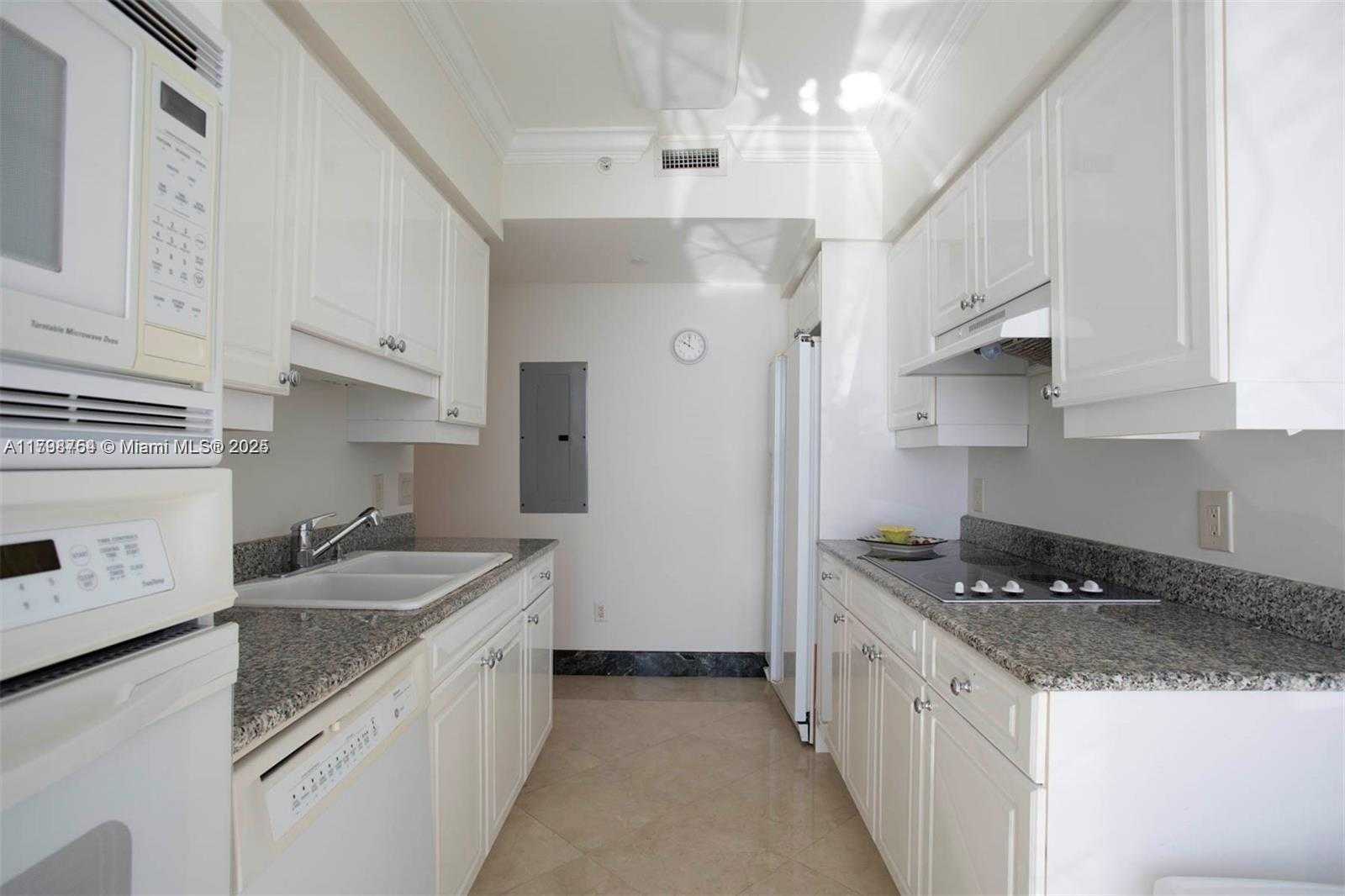 Small Image of 4779 Collins Ave, Miami Beach, FL 33140, USA Number 7