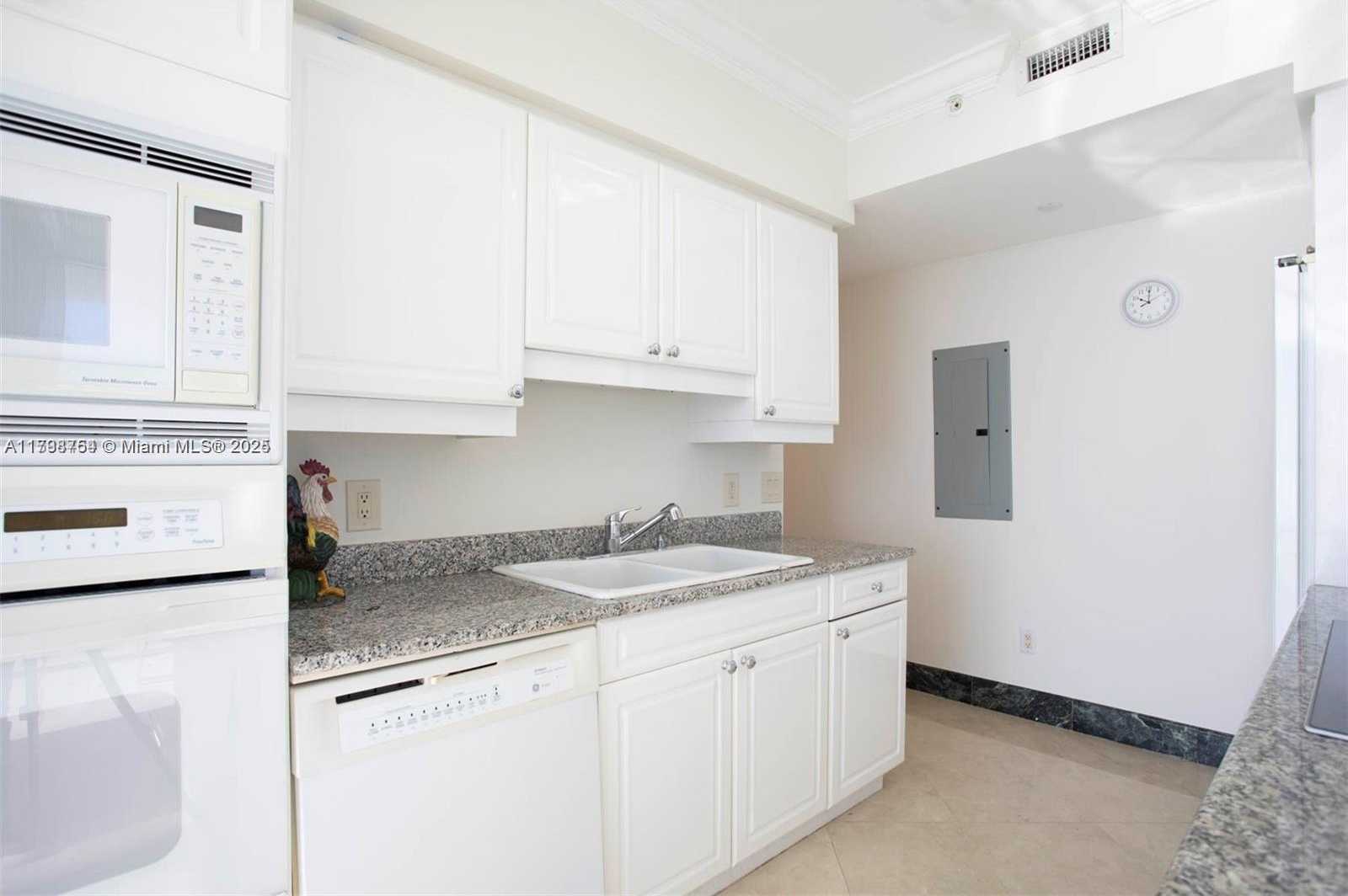 Small Image of 4779 Collins Ave, Miami Beach, FL 33140, USA Number 8