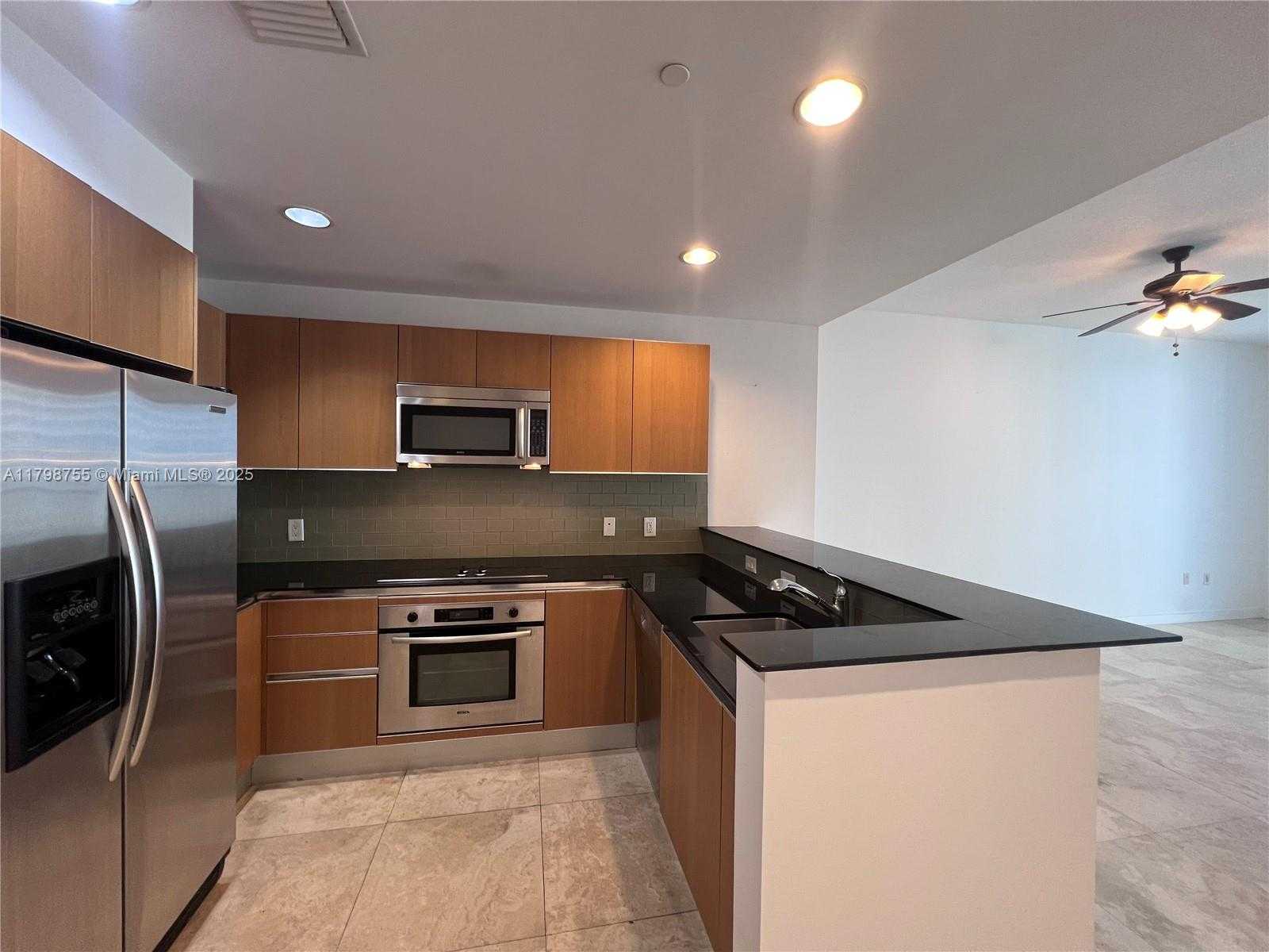 Small Image of 1060 BRICKELL AVE #3313, Miami Number 4