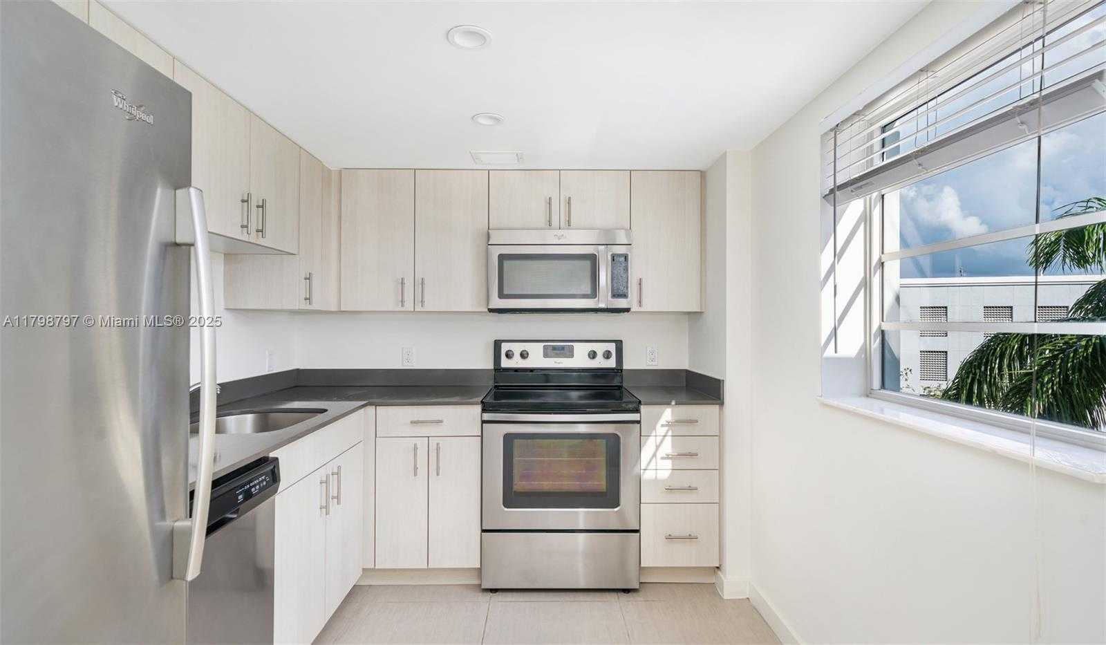Small Image of 910 WEST AVE #0303, Miami Beach Number 3
