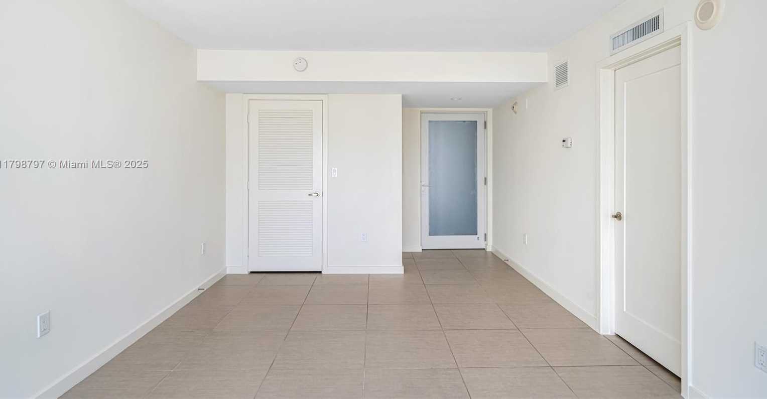 Small Image of 910 WEST AVE #0303, Miami Beach Number 6