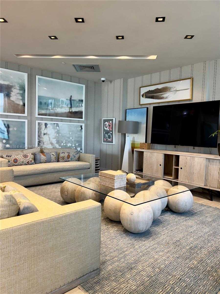 Small Image of 2900 NORTH EAST 7TH AVE #3909, Miami Number 23