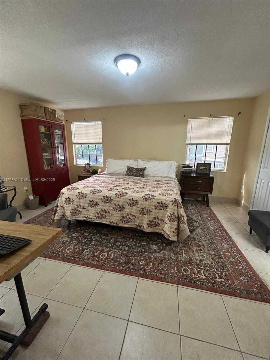 Small Image of 11737, Miami Number 6