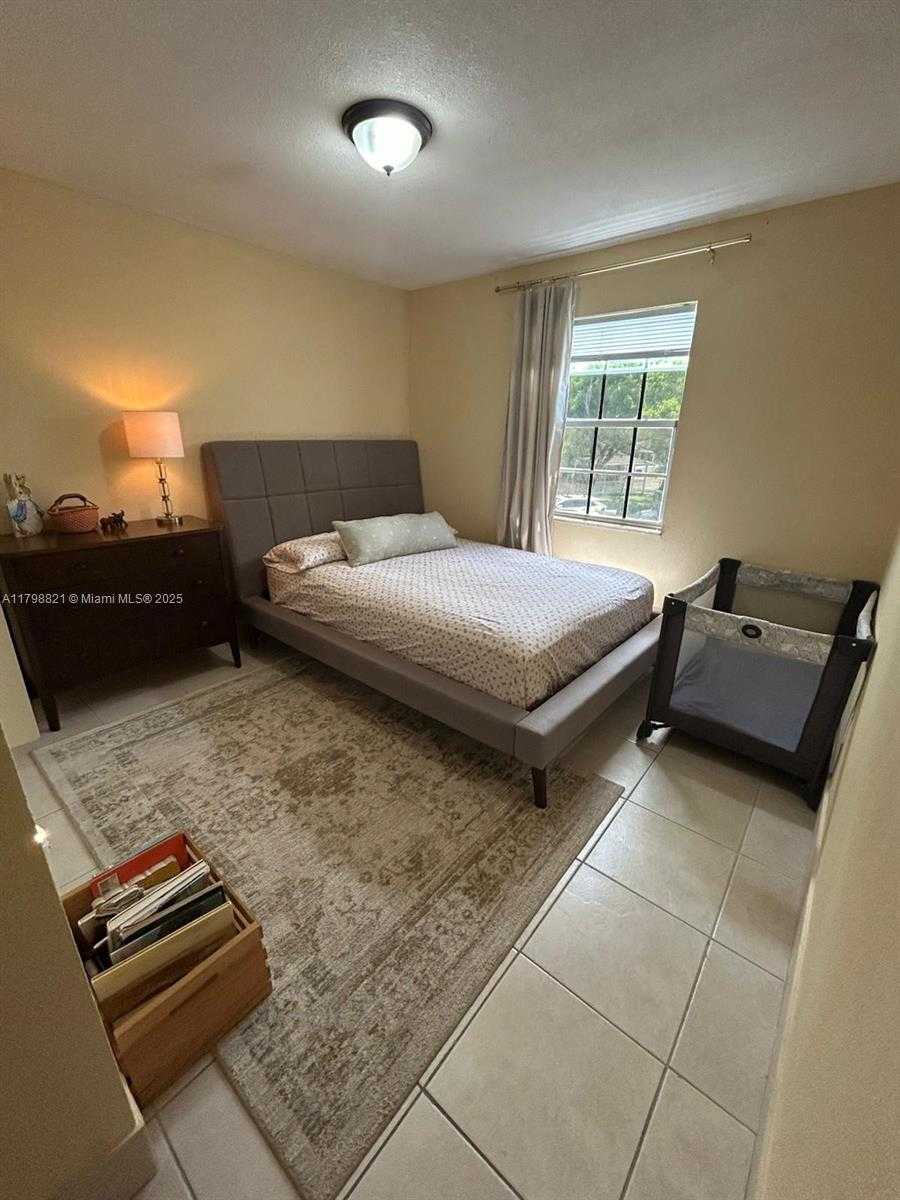 Small Image of 11737, Miami Number 9