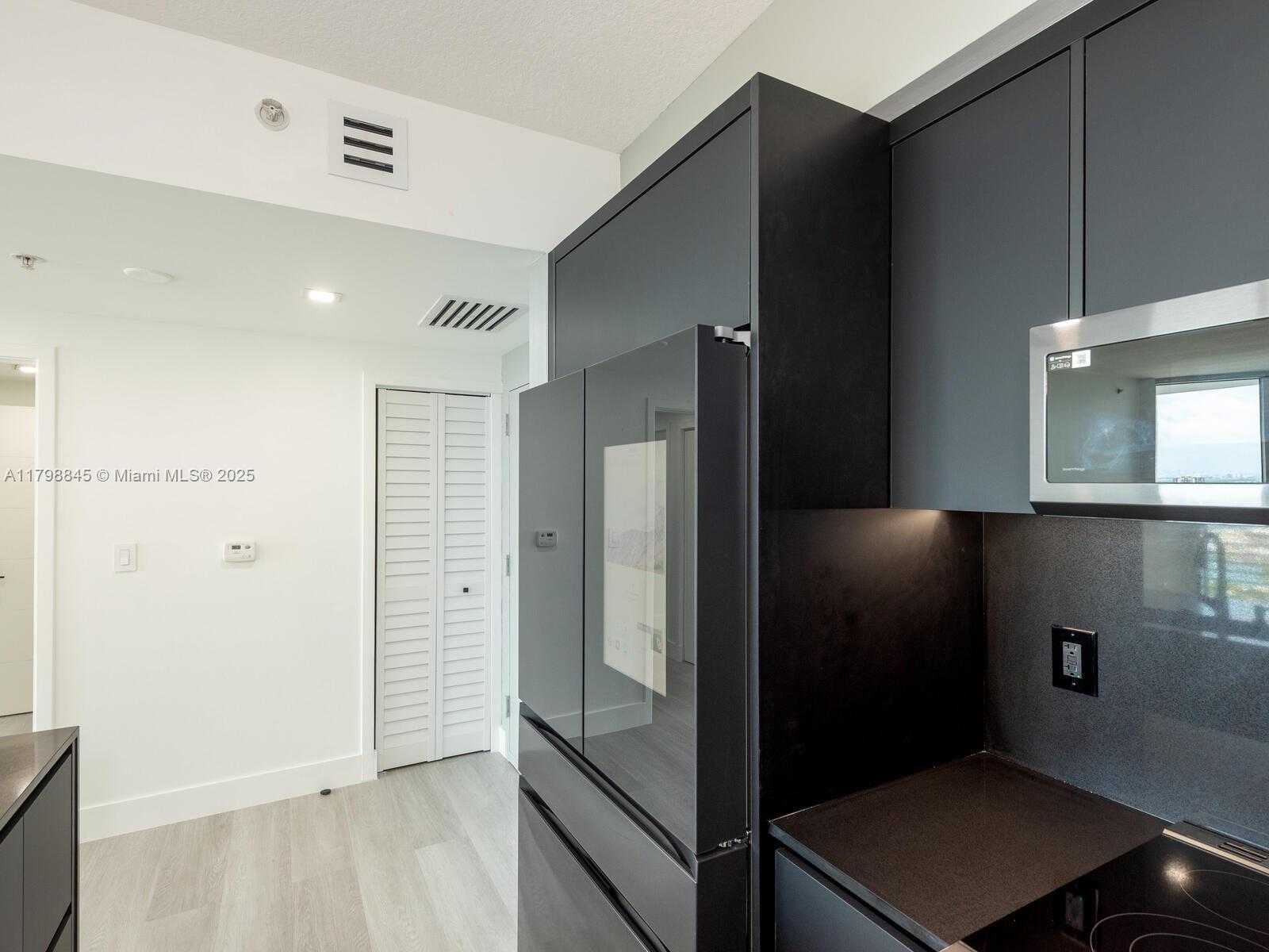 Small Image of 325 SOUTH BISCAYNE BLVD #1624, Miami Number 10