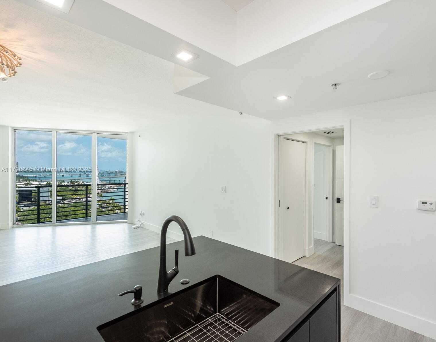 Small Image of 325 SOUTH BISCAYNE BLVD #1624, Miami Number 11