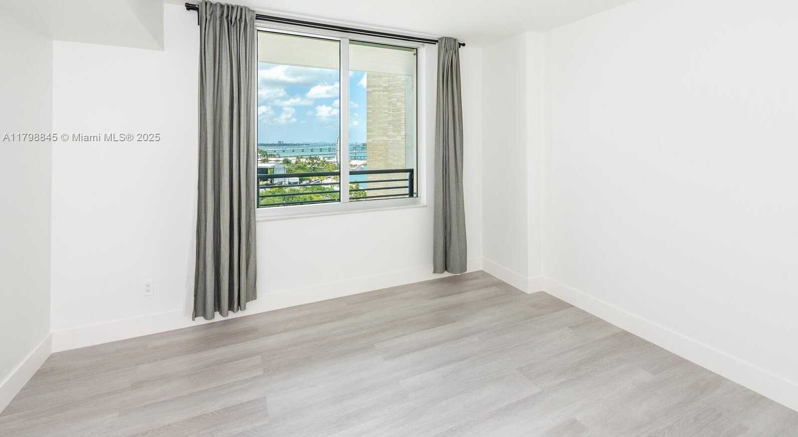 Small Image of 325 SOUTH BISCAYNE BLVD #1624, Miami Number 14
