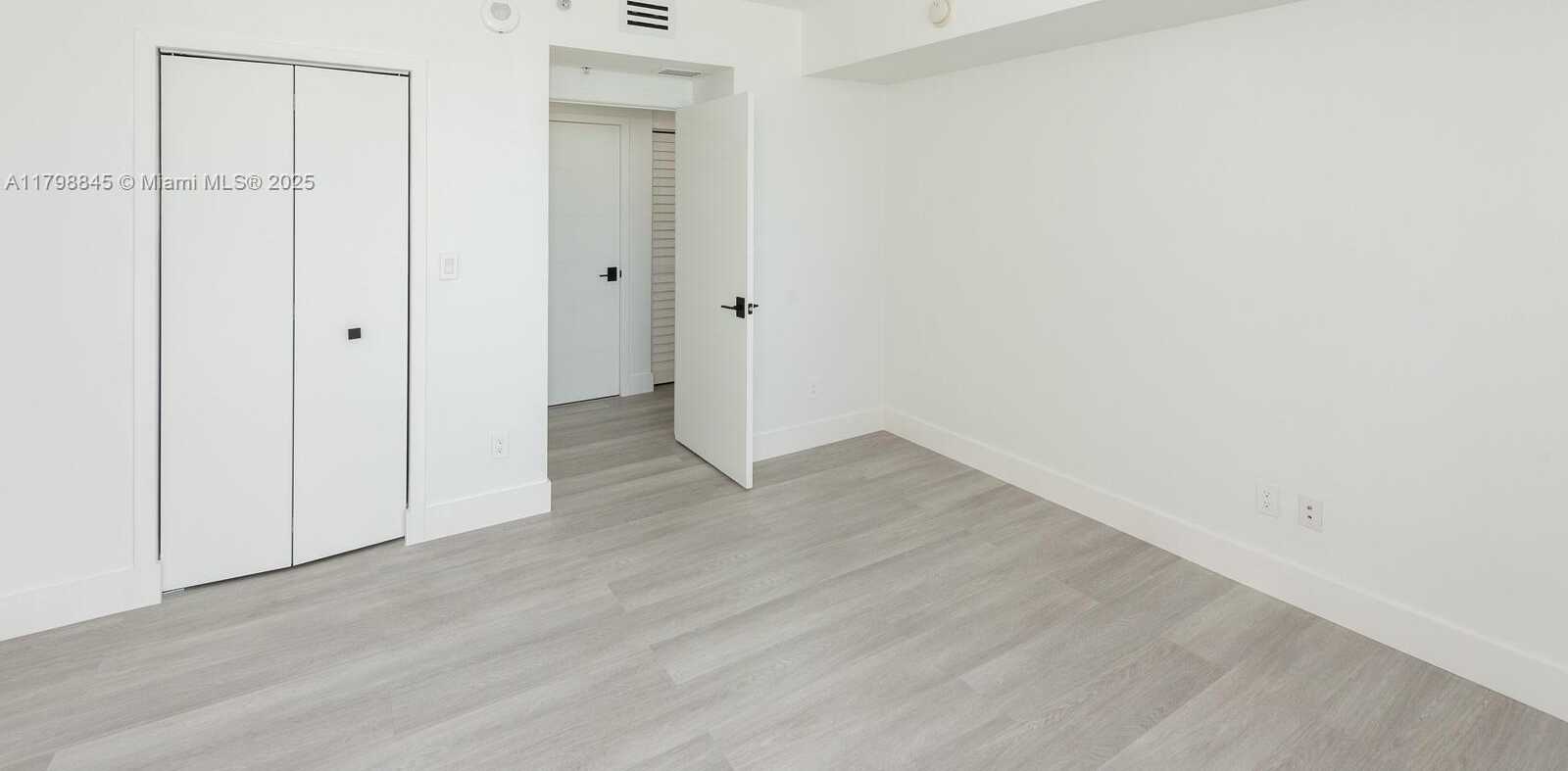 Small Image of 325 SOUTH BISCAYNE BLVD #1624, Miami Number 15