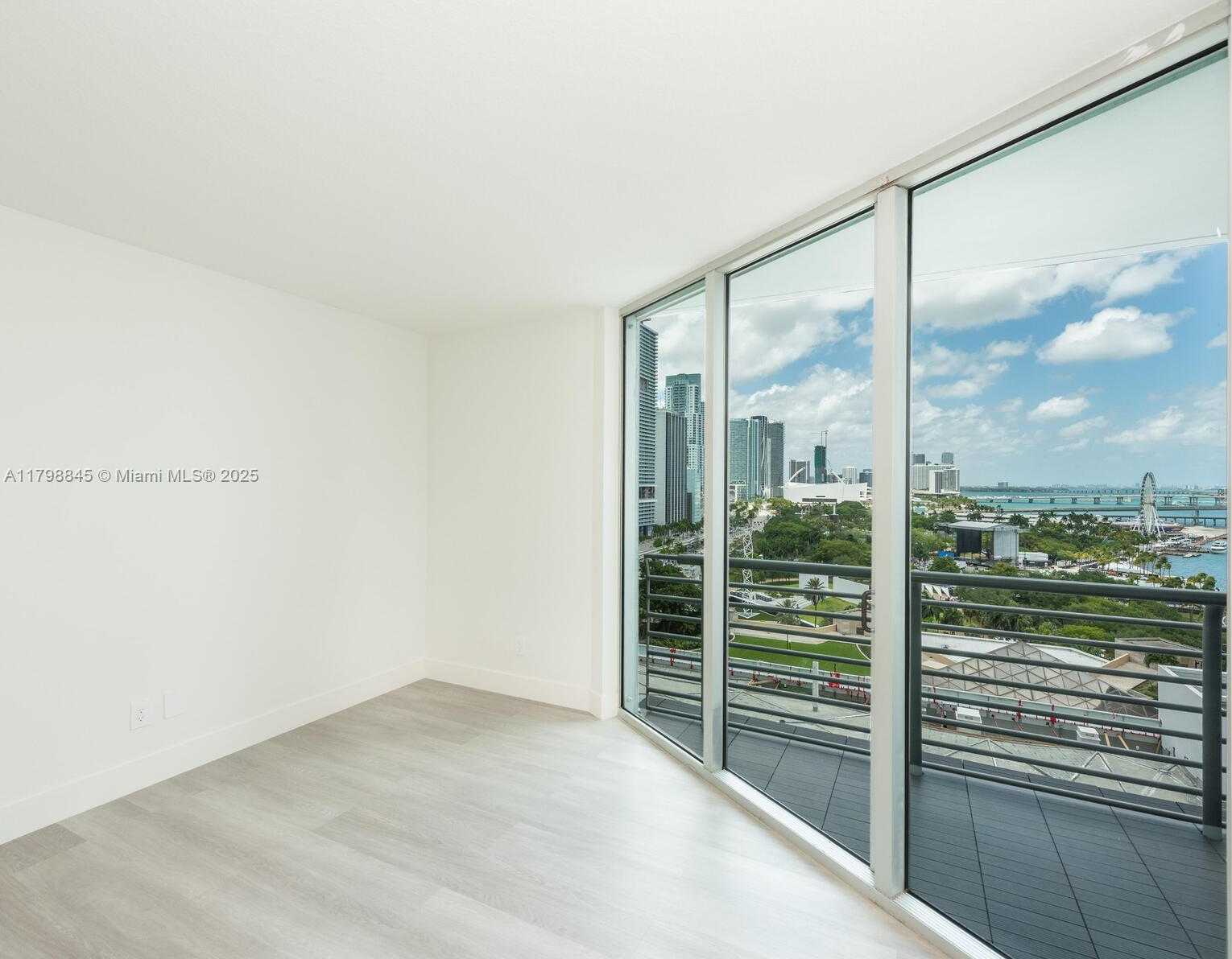 Small Image of 325 SOUTH BISCAYNE BLVD #1624, Miami Number 4