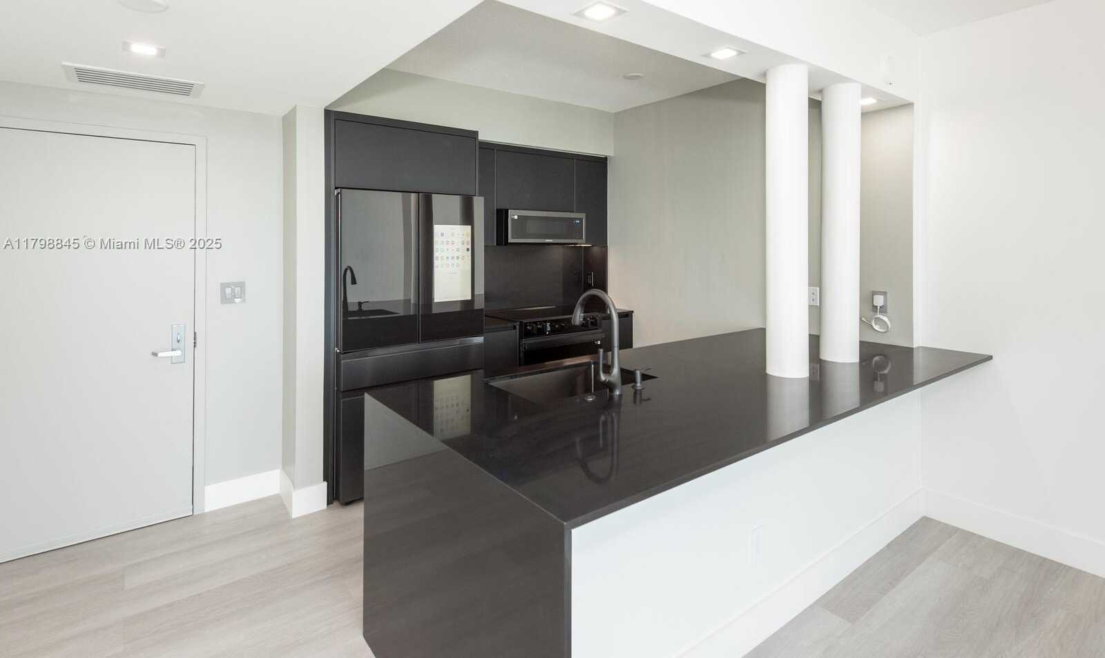 Small Image of 325 SOUTH BISCAYNE BLVD #1624, Miami Number 6