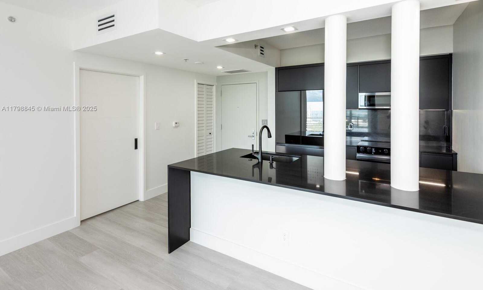 Small Image of 325 SOUTH BISCAYNE BLVD #1624, Miami Number 7