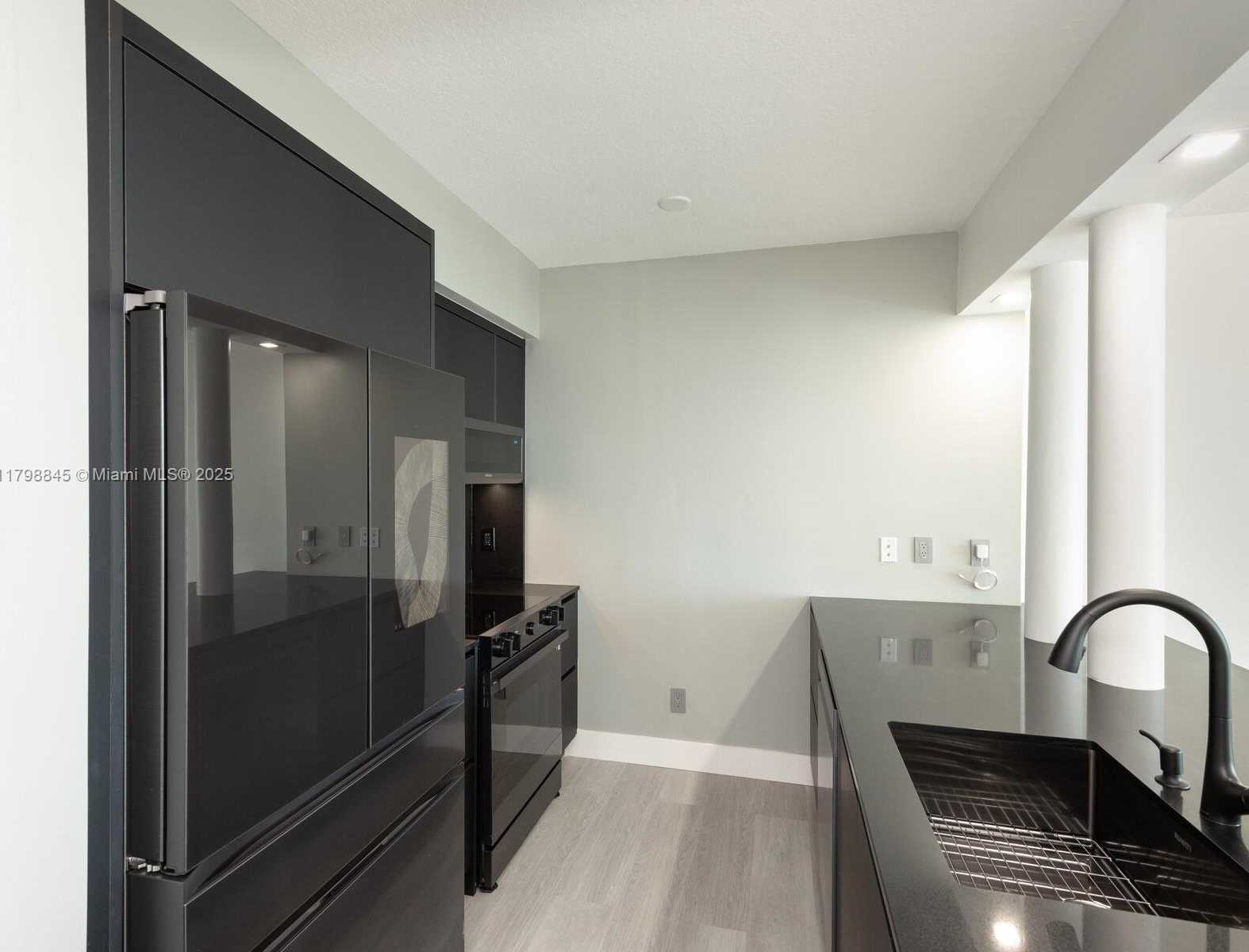 Small Image of 325 SOUTH BISCAYNE BLVD #1624, Miami Number 8