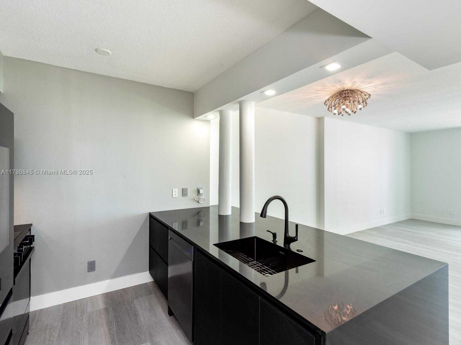 Small Image of 325 SOUTH BISCAYNE BLVD #1624, Miami Number 9