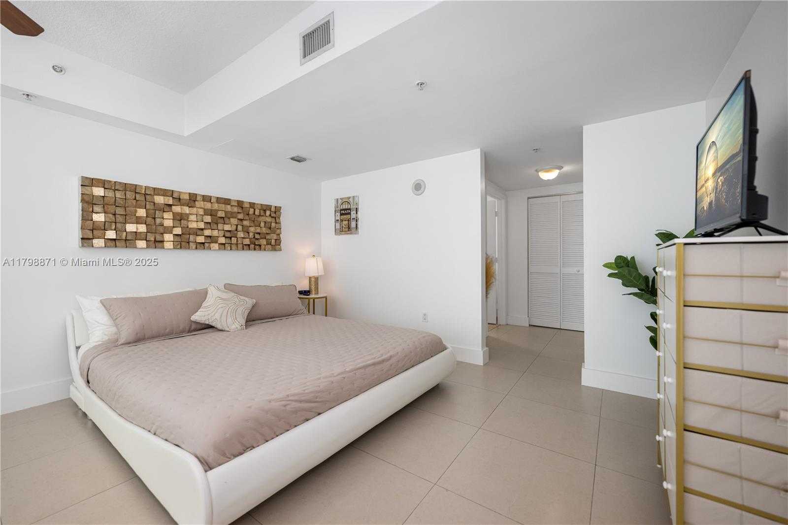 Small Image of 41 SOUTH EAST 5TH ST #312, Miami Number 14