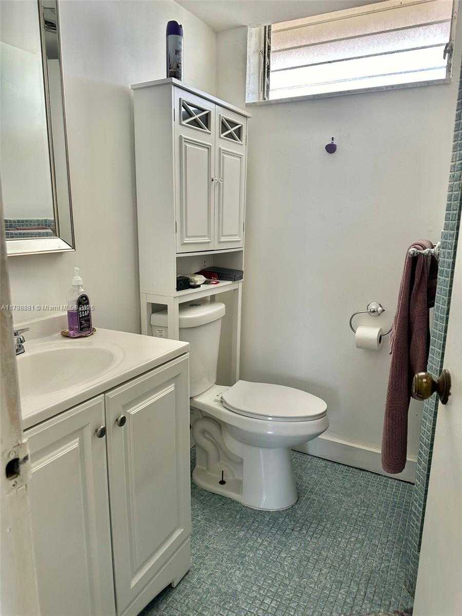 Small Image of 2920 POINT EAST DR #N408, Aventura Number 17