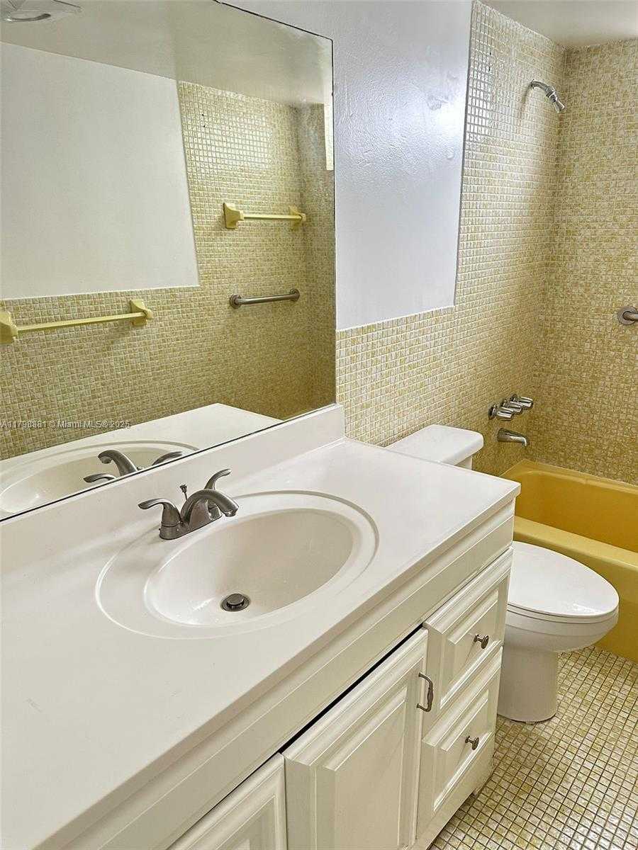 Small Image of 2920 POINT EAST DR #N408, Aventura Number 19