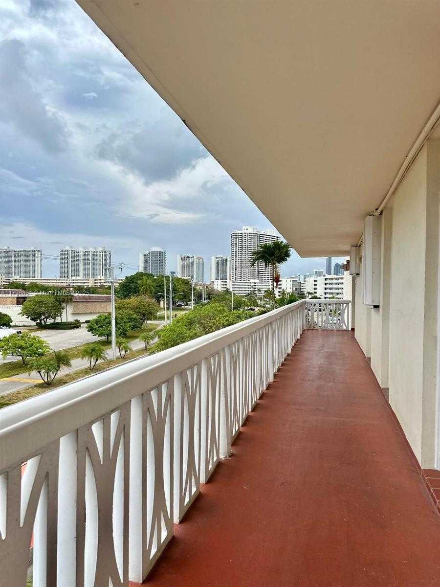 Small Image of 2920 POINT EAST DR #N408, Aventura Number 3