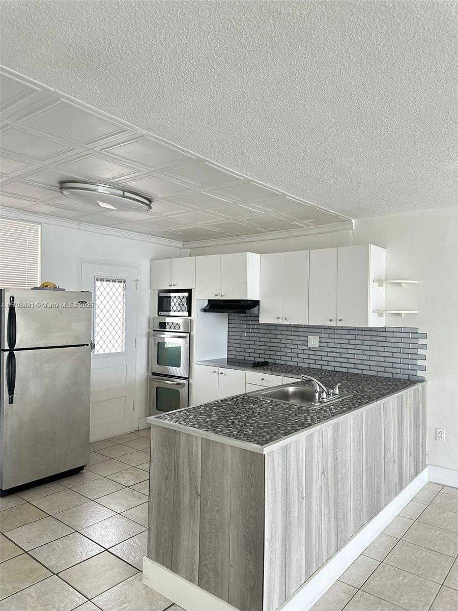 Small Image of 2920 POINT EAST DR #N408, Aventura Number 5