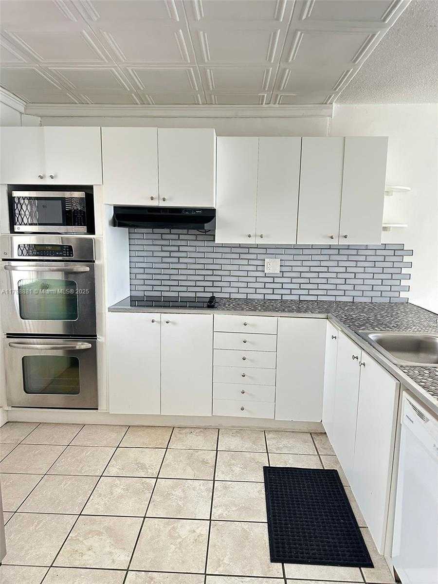 Small Image of 2920 POINT EAST DR #N408, Aventura Number 6
