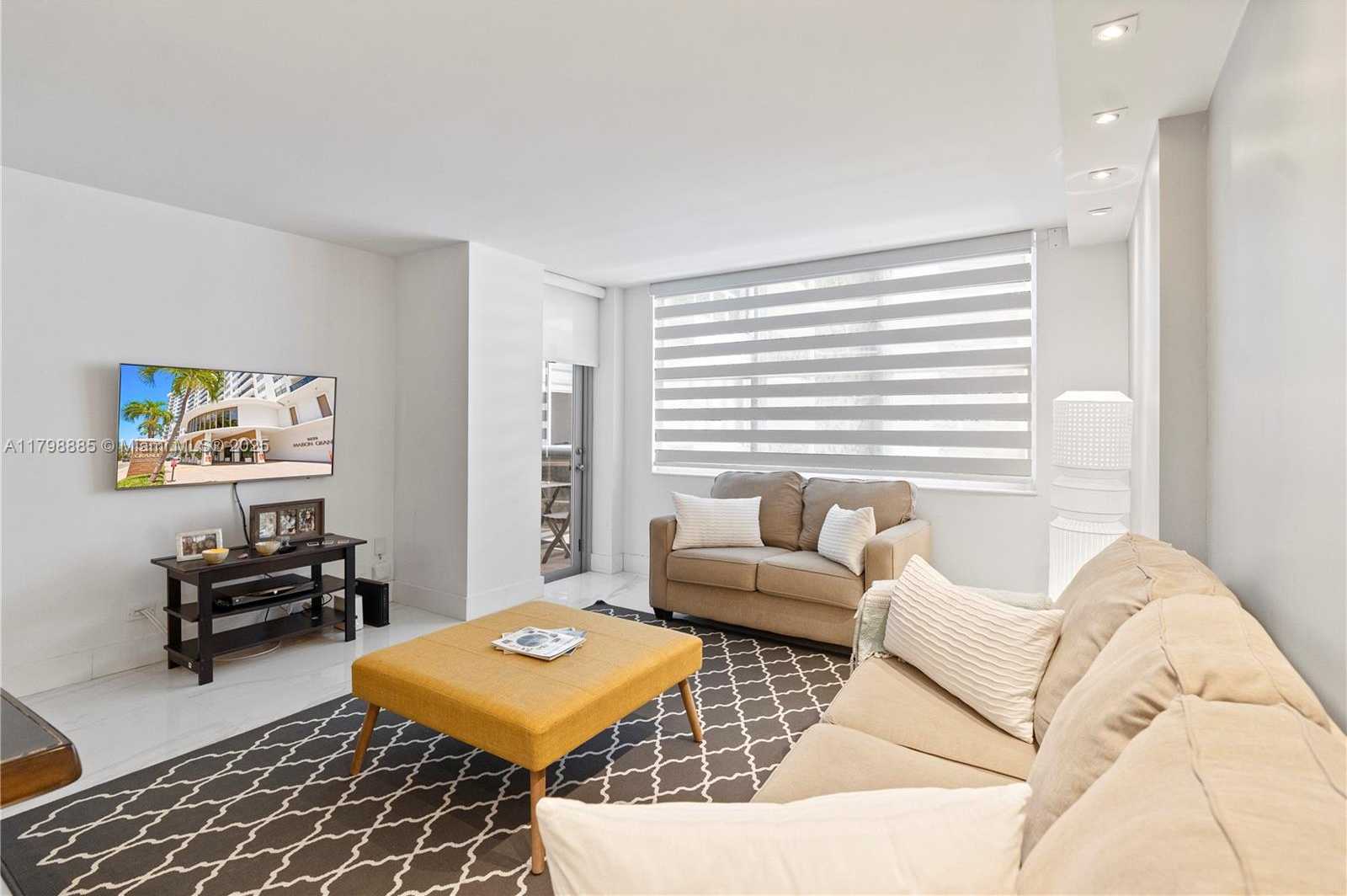 Small Image of 6039 COLLINS AVE #521, Miami Beach Number 11