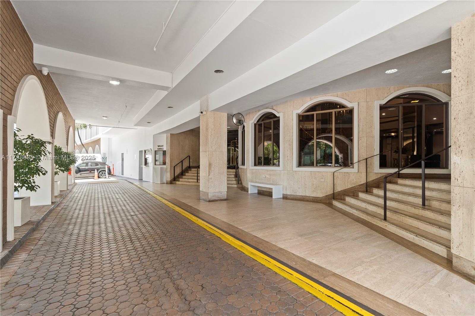 Small Image of 6039 COLLINS AVE #521, Miami Beach Number 13