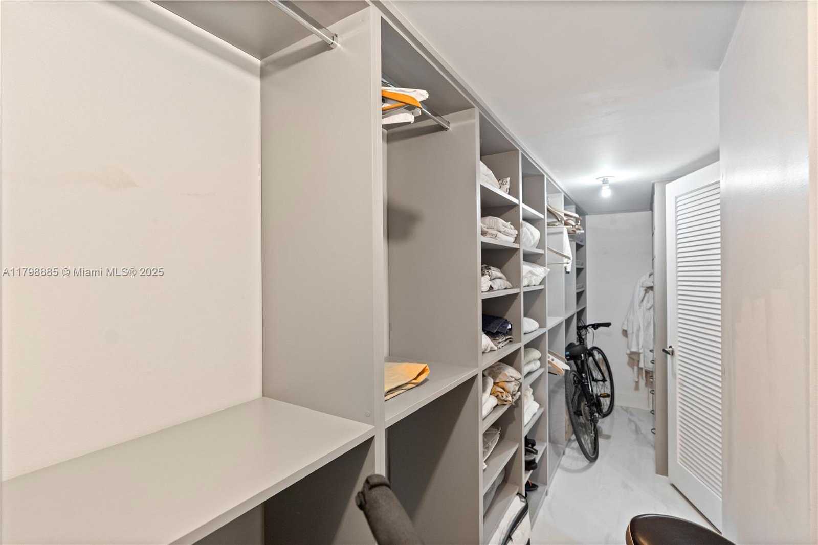 Small Image of 6039 COLLINS AVE #521, Miami Beach Number 15