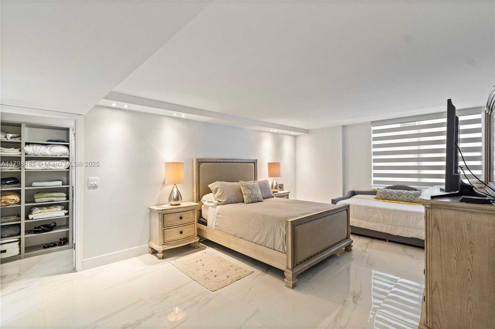 Small Image of 6039 COLLINS AVE #521, Miami Beach Number 16