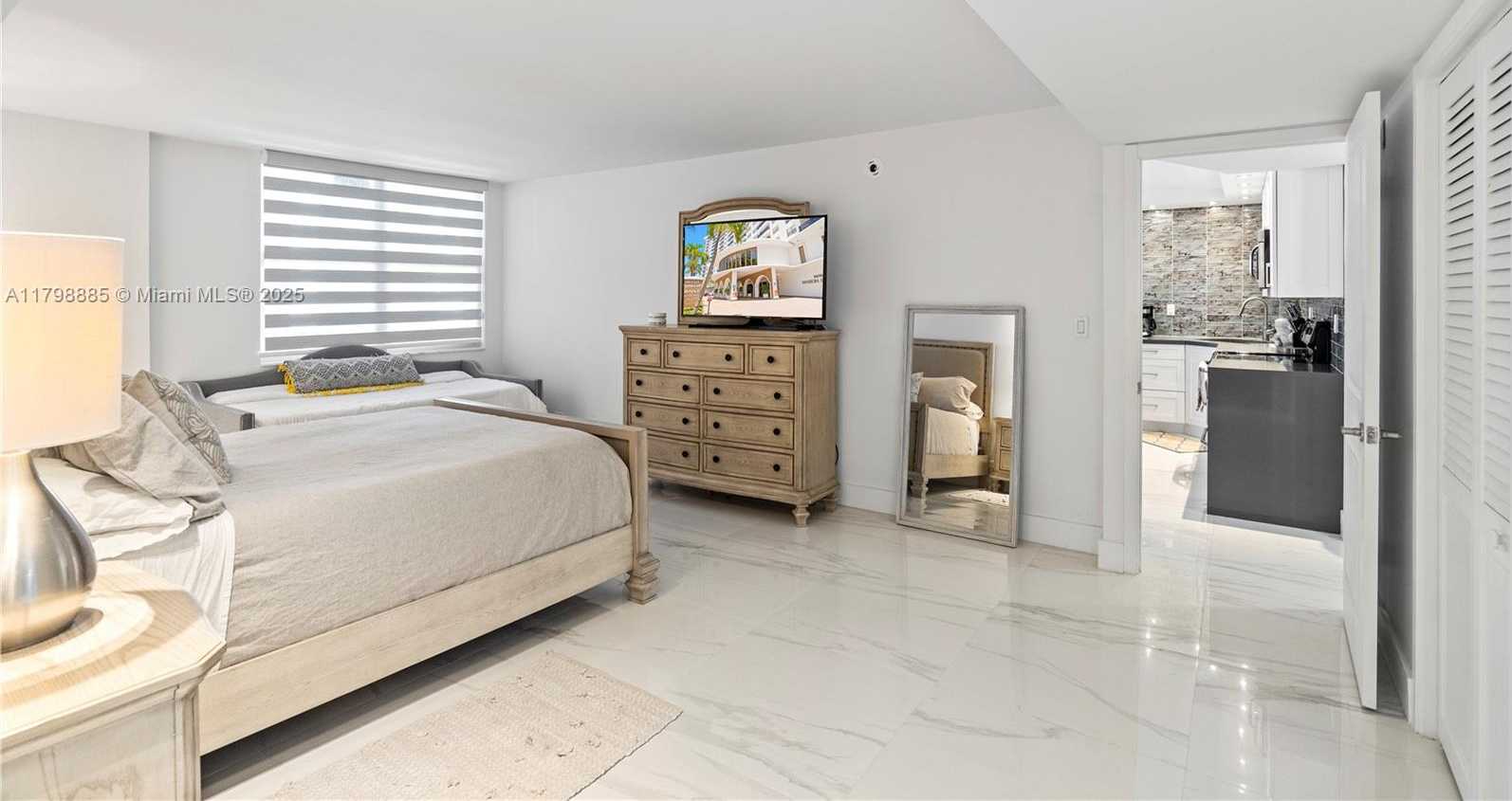 Small Image of 6039 COLLINS AVE #521, Miami Beach Number 17