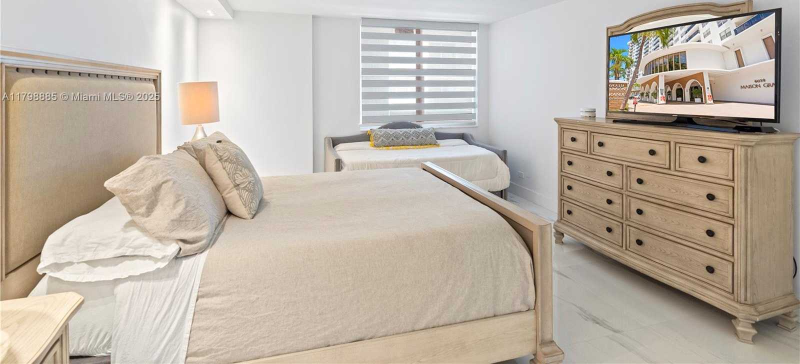 Small Image of 6039 COLLINS AVE #521, Miami Beach Number 18