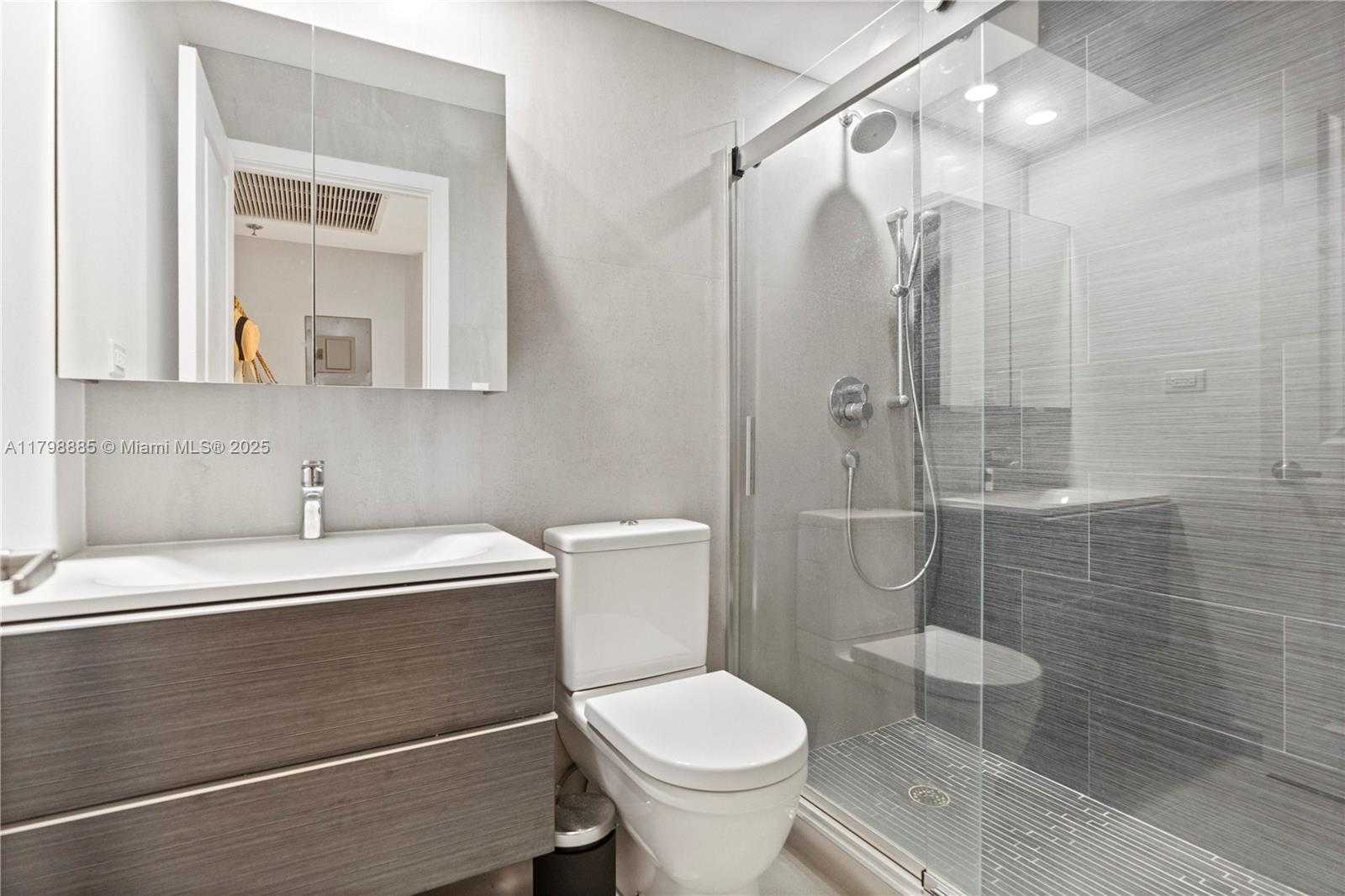 Small Image of 6039 COLLINS AVE #521, Miami Beach Number 23