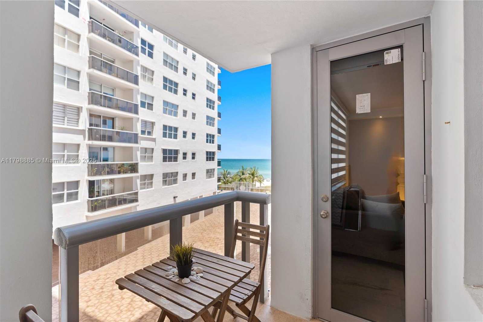 Small Image of 6039 COLLINS AVE #521, Miami Beach Number 26