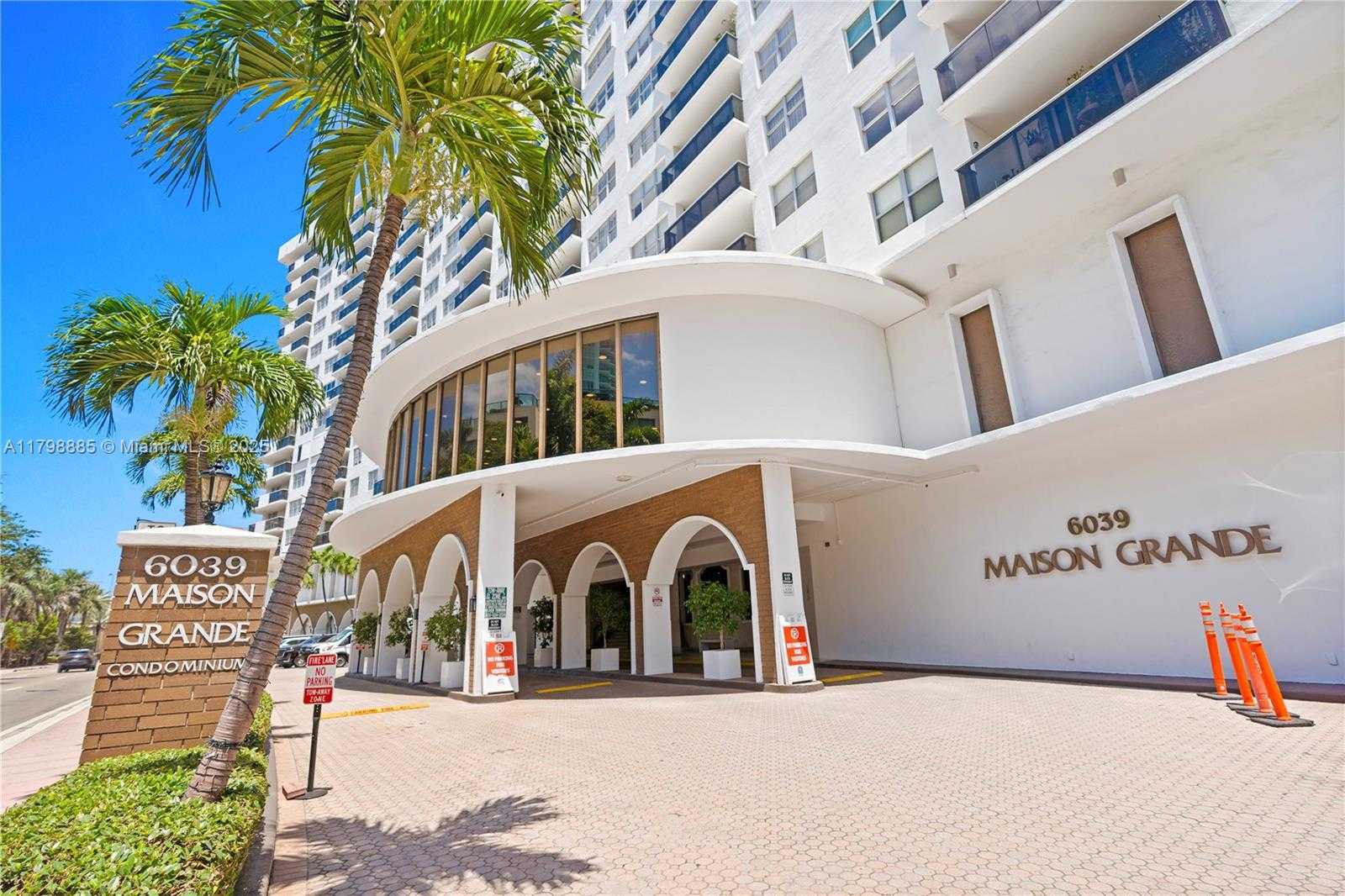 Small Image of 6039 COLLINS AVE #521, Miami Beach Number 47