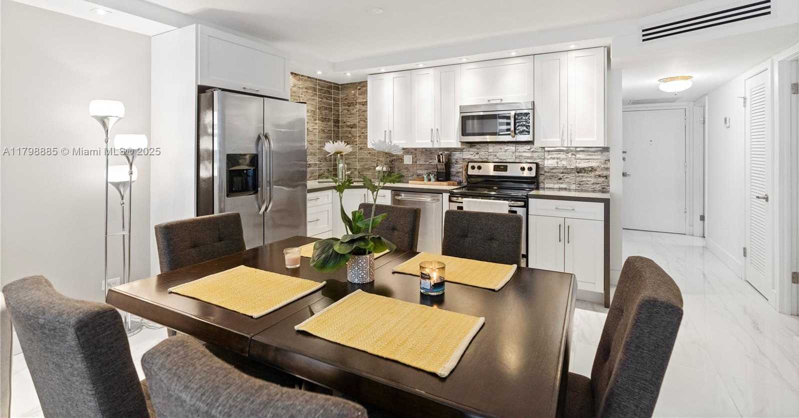 Small Image of 6039 COLLINS AVE #521, Miami Beach Number 7