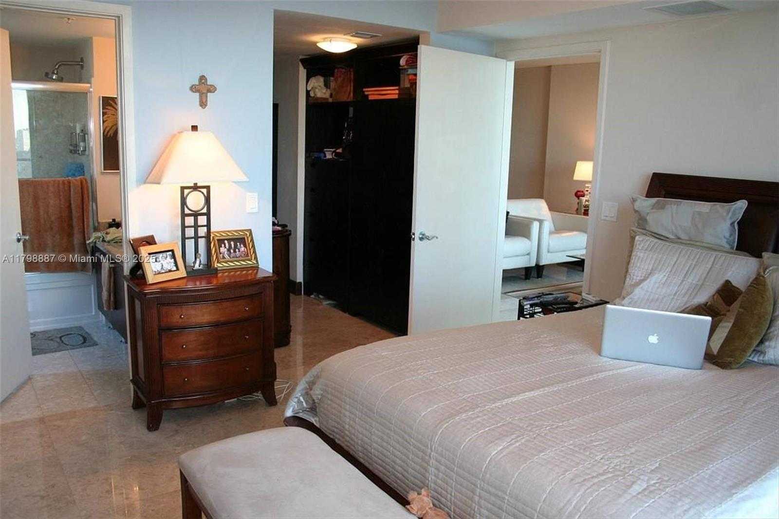 Small Image of 185 SOUTH WEST 7 ST #1802, Miami Number 17