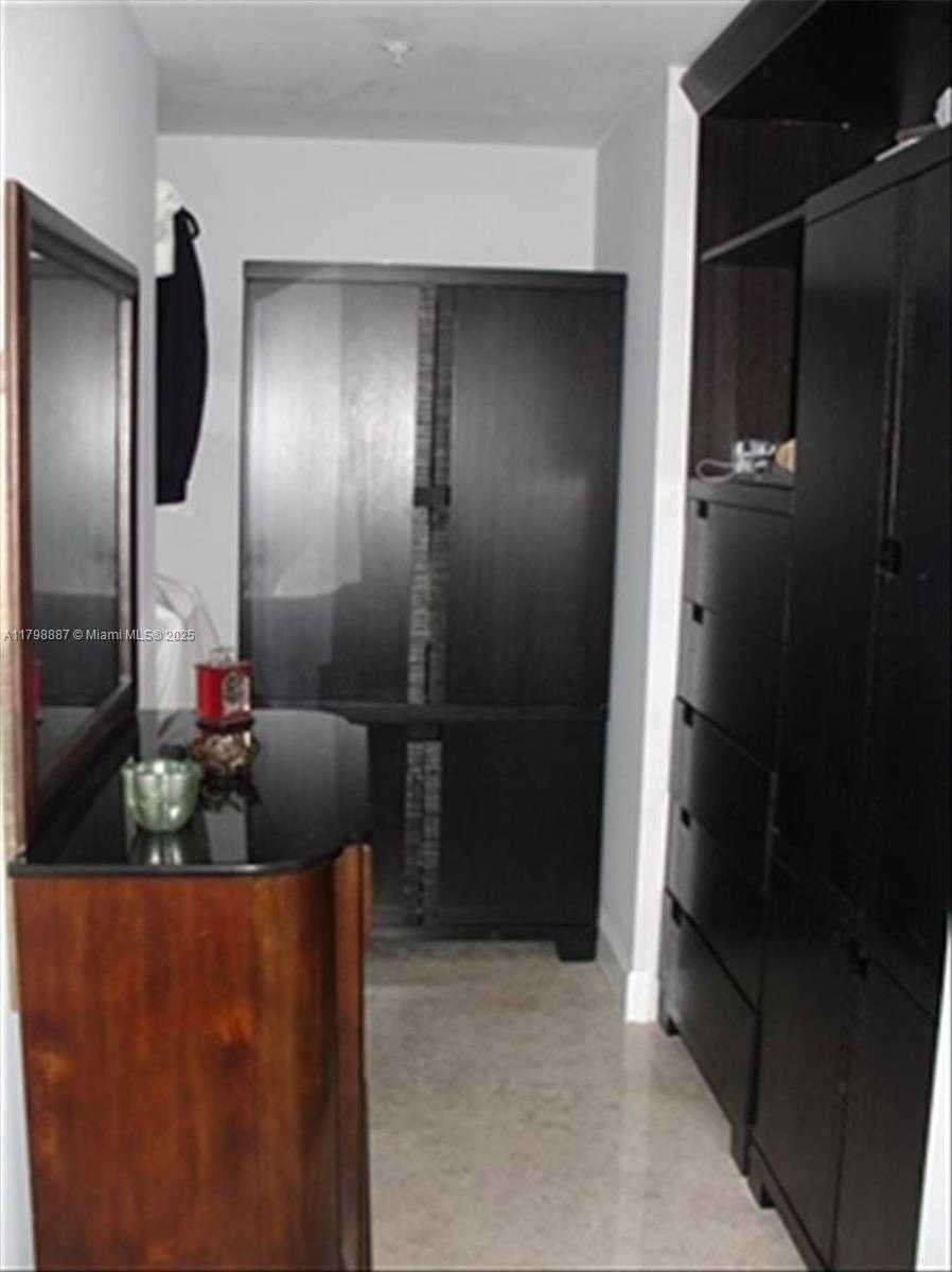 Small Image of 185 SOUTH WEST 7 ST #1802, Miami Number 6