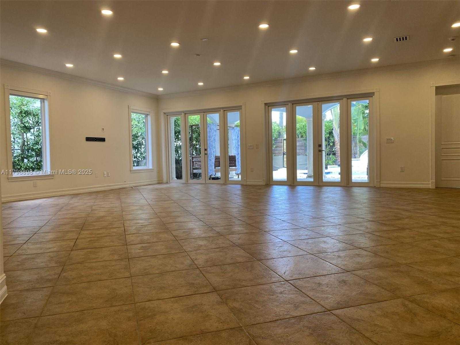 Small Image of 2422 SOUTH MIAMI AVE, Miami Number 11