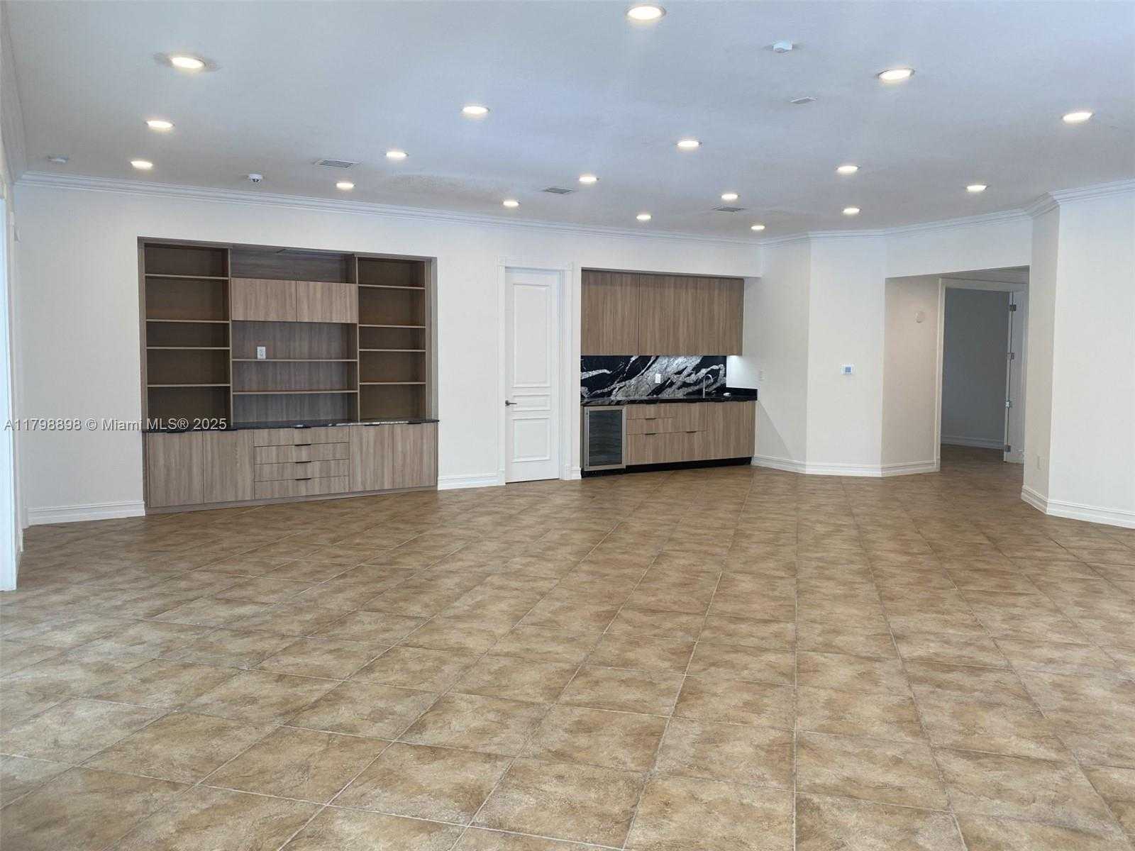 Small Image of 2422 SOUTH MIAMI AVE, Miami Number 12