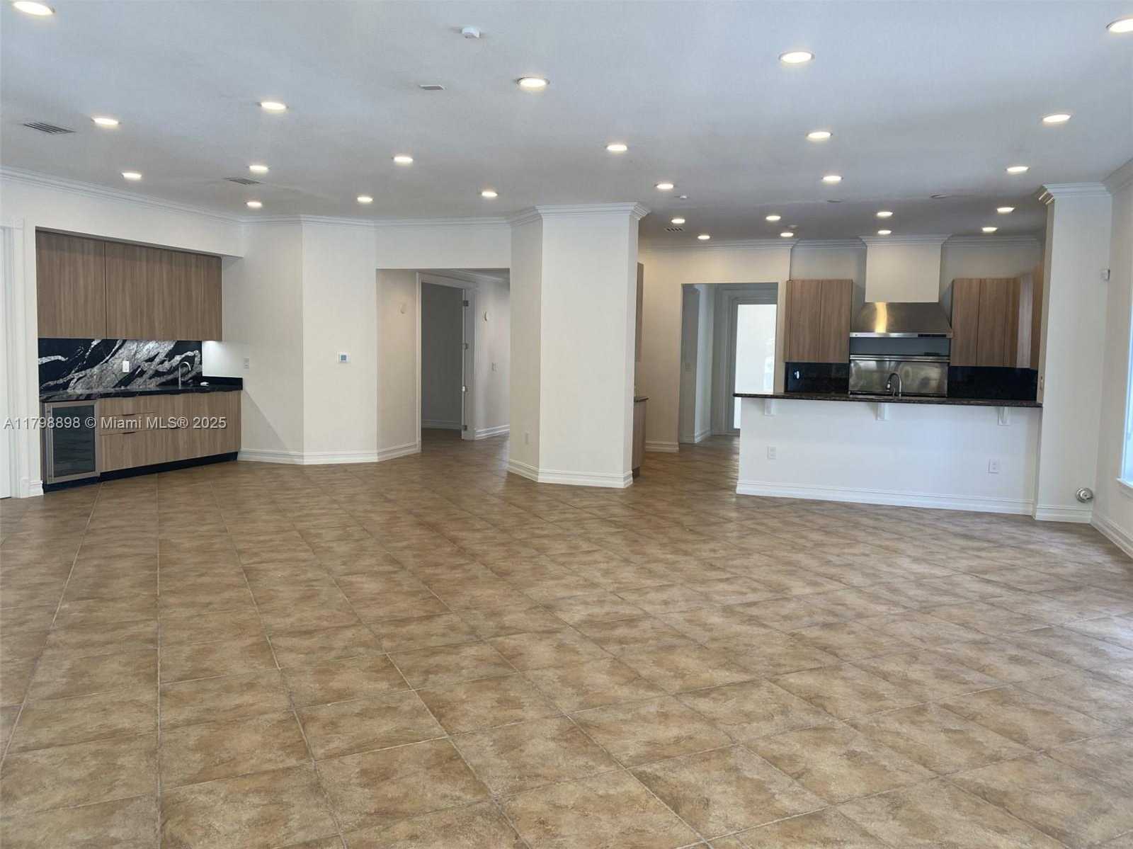 Small Image of 2422 SOUTH MIAMI AVE, Miami Number 13