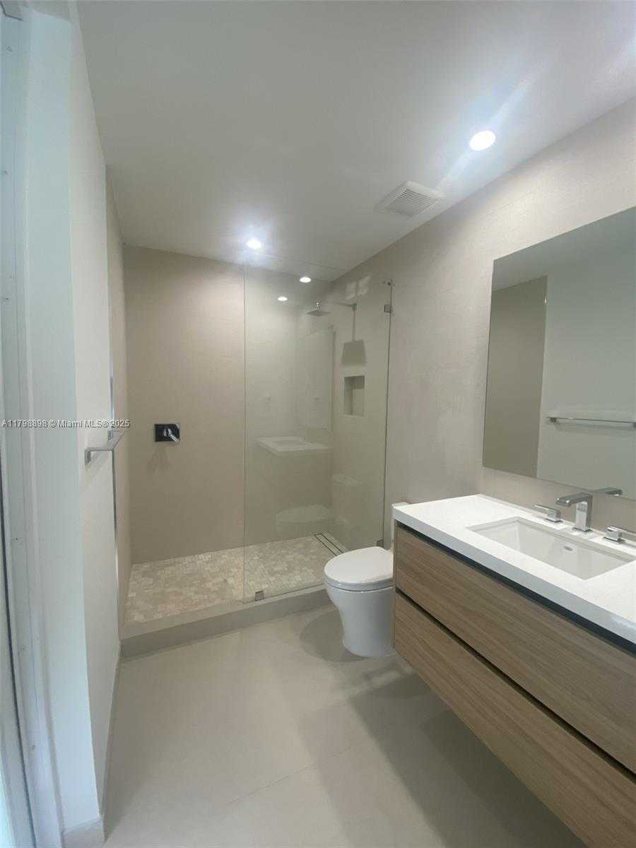 Small Image of 2422 SOUTH MIAMI AVE, Miami Number 14