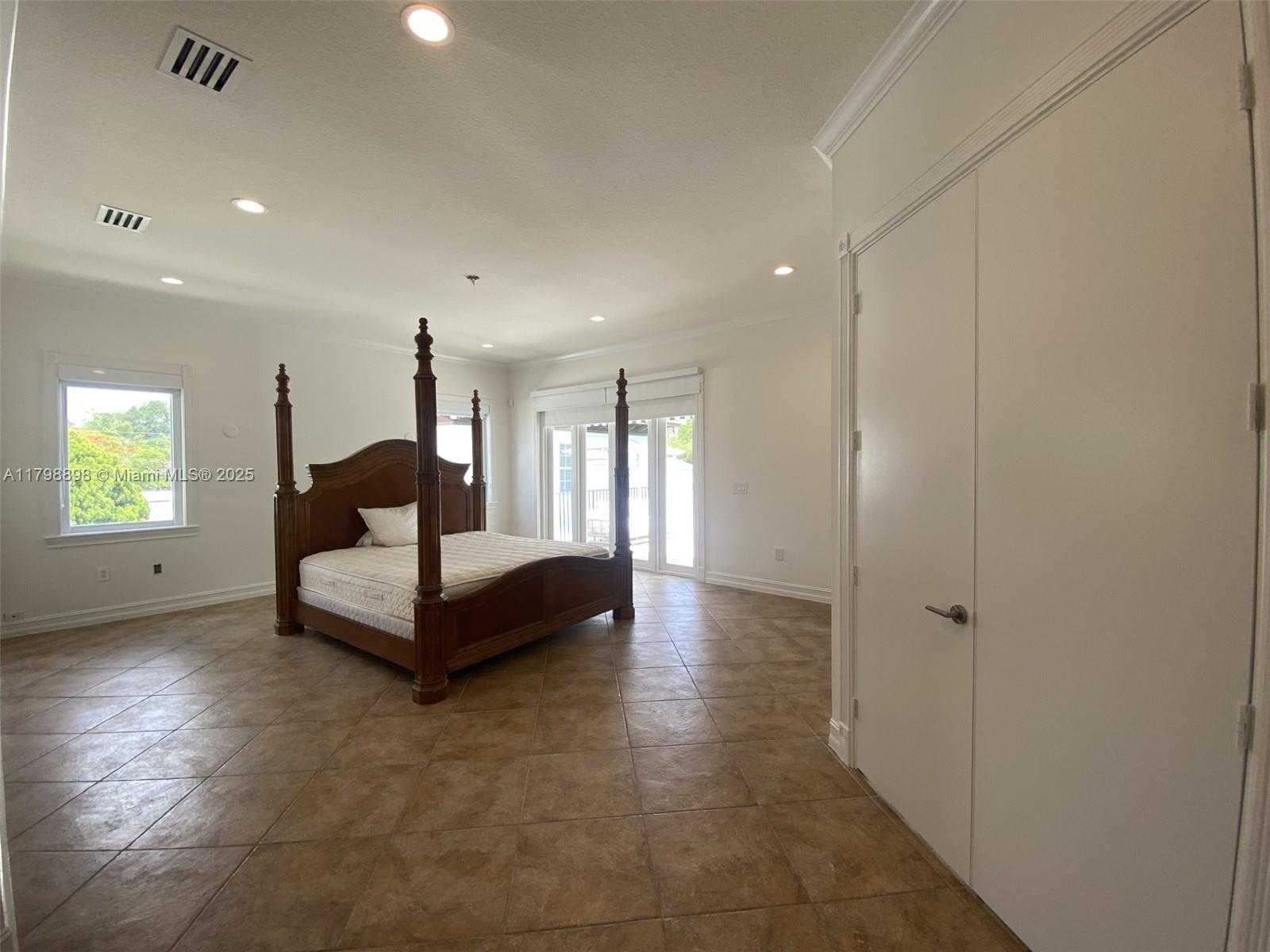 Small Image of 2422 SOUTH MIAMI AVE, Miami Number 15