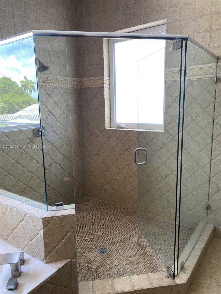 Small Image of 2422 SOUTH MIAMI AVE, Miami Number 18