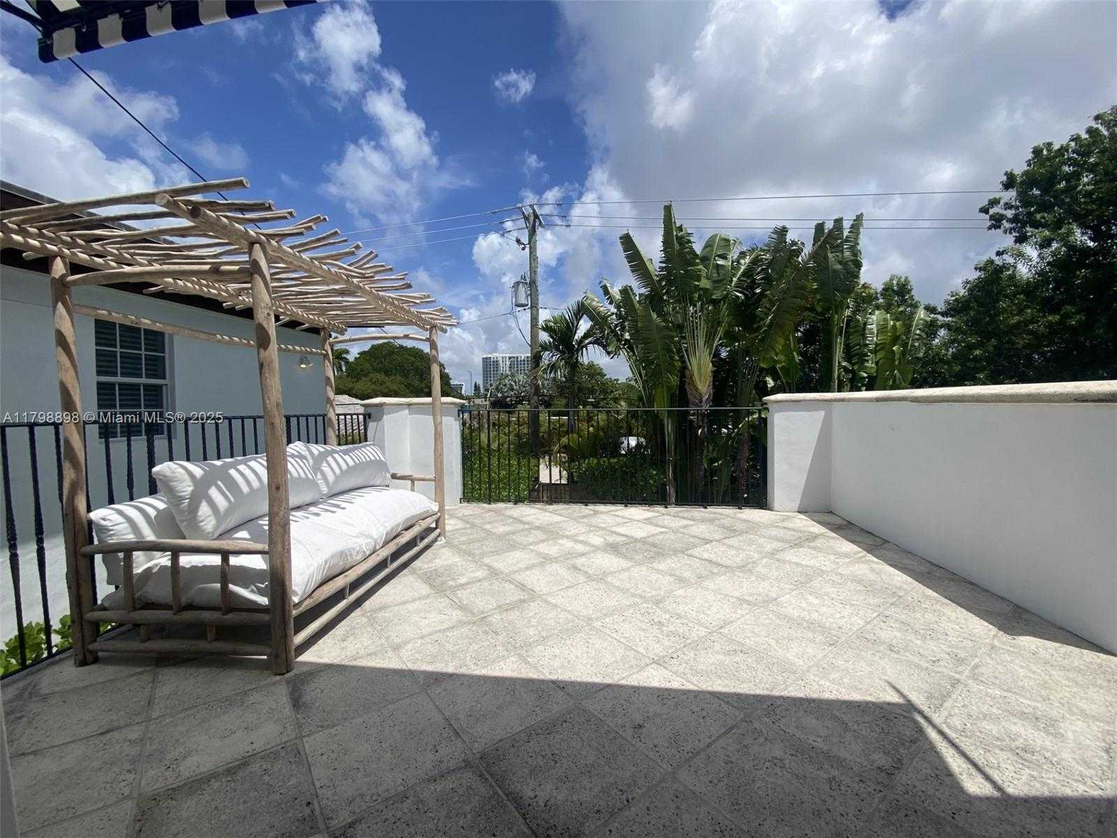 Small Image of 2422 SOUTH MIAMI AVE, Miami Number 23