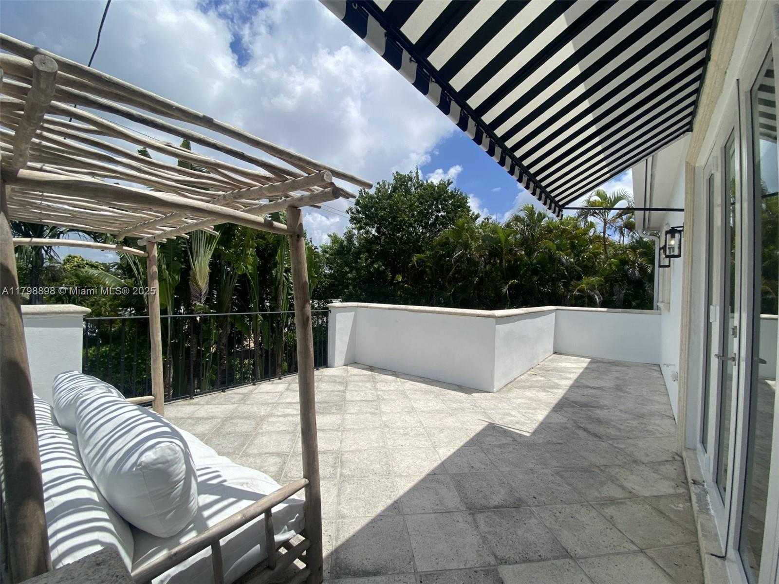 Small Image of 2422 SOUTH MIAMI AVE, Miami Number 24