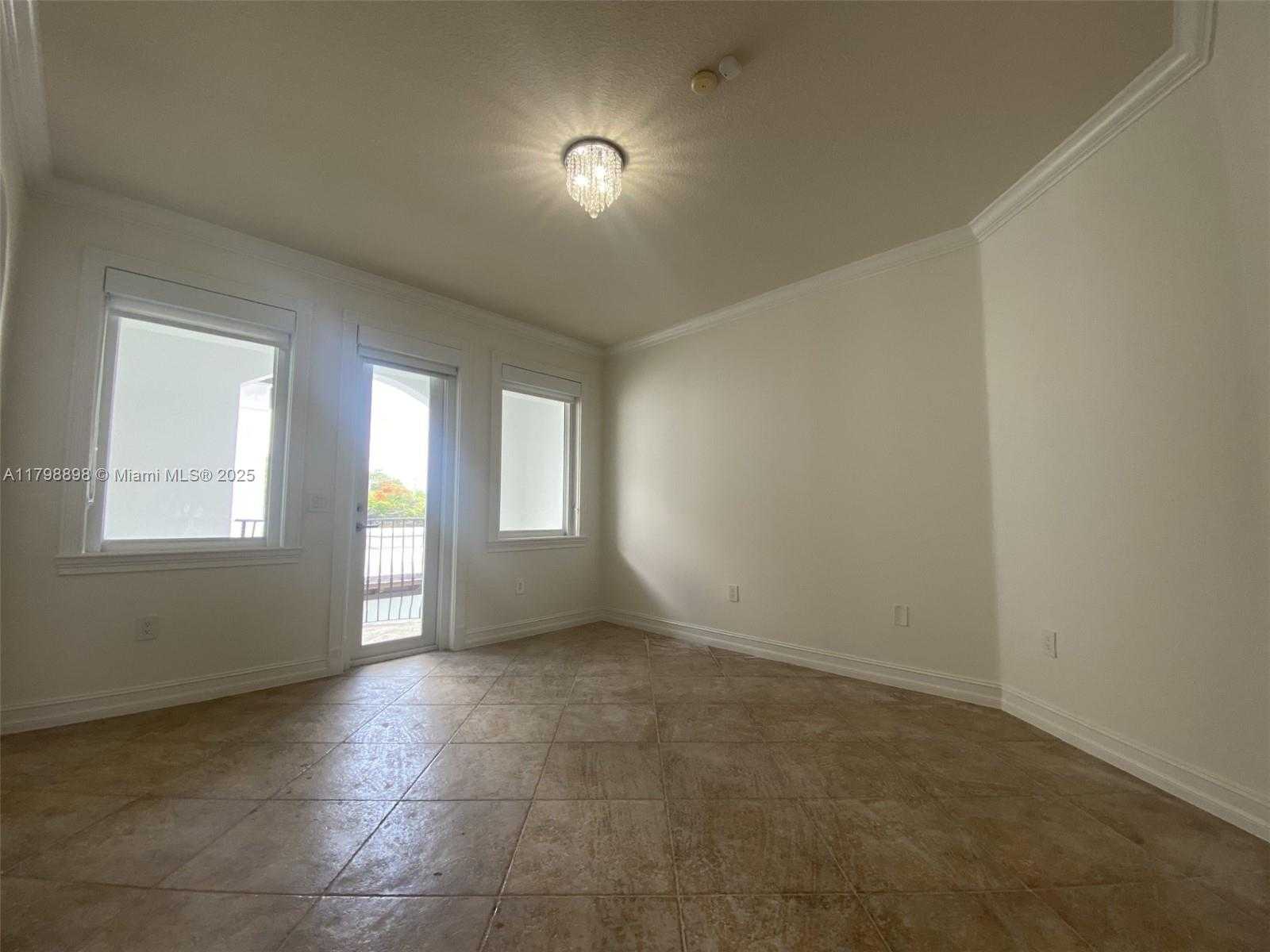 Small Image of 2422 SOUTH MIAMI AVE, Miami Number 25