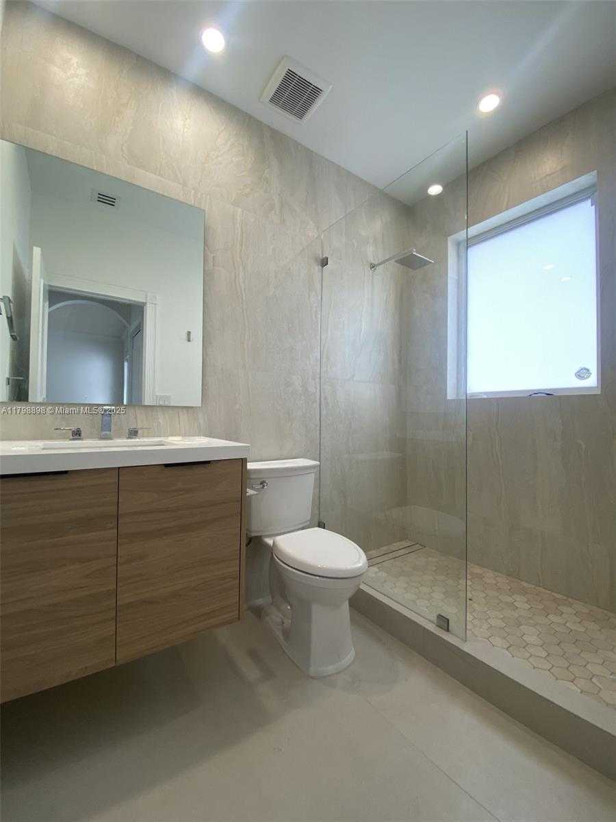 Small Image of 2422 SOUTH MIAMI AVE, Miami Number 26